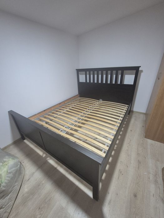 Pat de lemn de 2 persoane