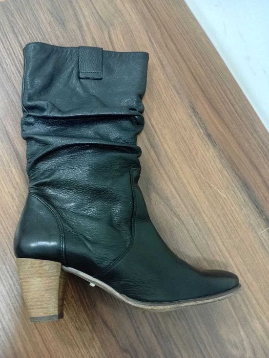 Продам кожаные сапоги