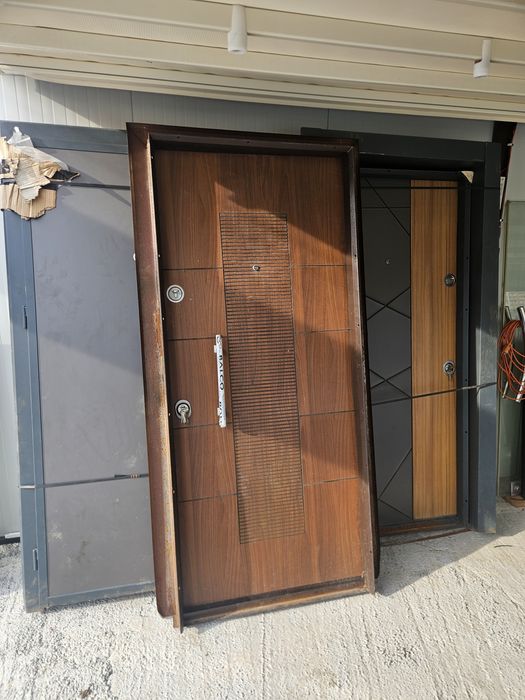 Врати входни и за баня