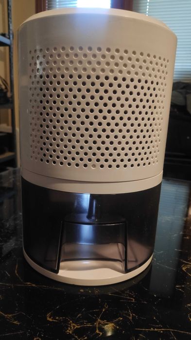 Пречиствател влагоуловител малък и преносим с елемент на Пелтие