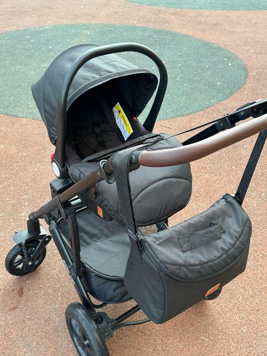 Детская коляска для ребенка