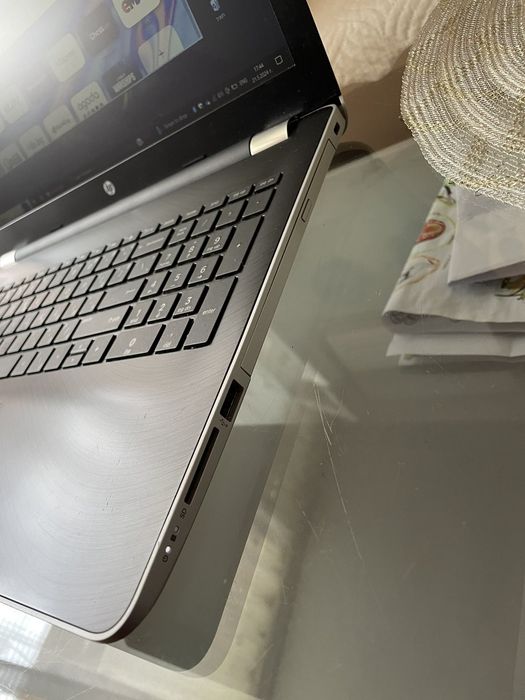 продавам лаптоп HP