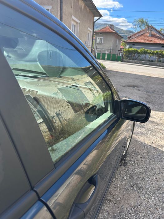 Мерцедес с220 2001 година