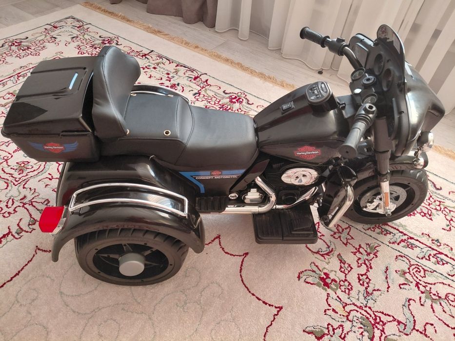 Мотоцикл  кілті мен жүреді.
