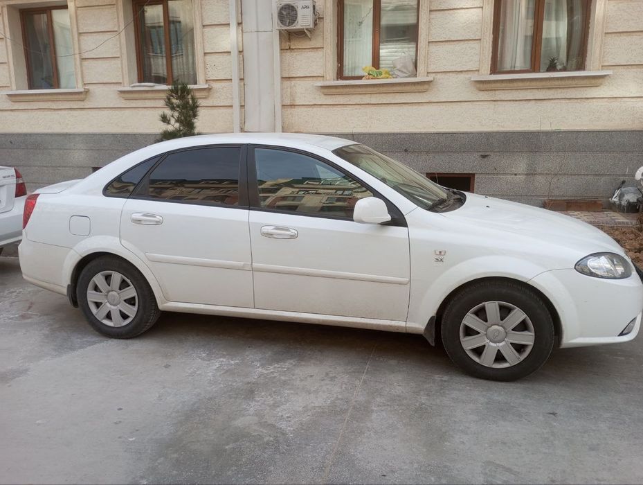 Mashina sotiladi gentra