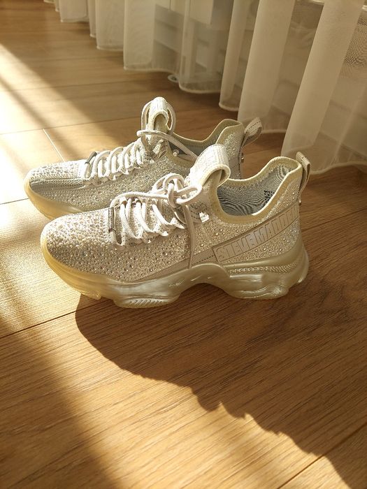 Нови Сникърси Steve Madden