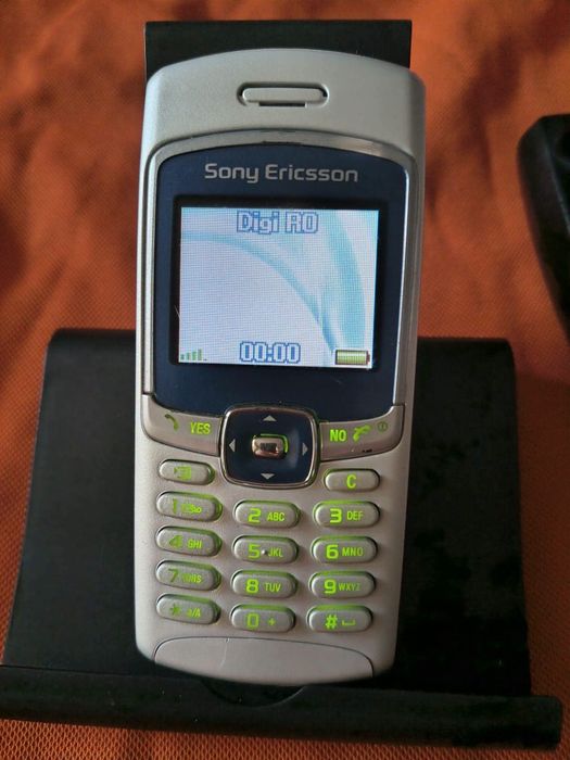 Sony Ericsson t230 + charger original ( decodat)
