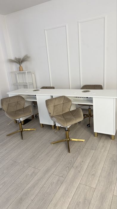 Inchiriez masa manichiura