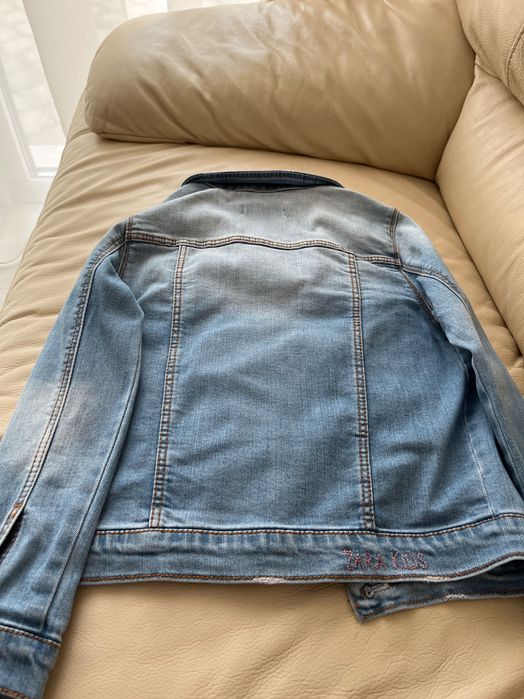 Vand geaca de blugi Zara copii