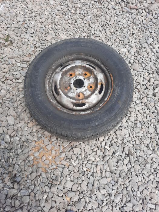 Vând cauciucuri de vară aproape noi 225 70/15 c la 800 RON Prețul