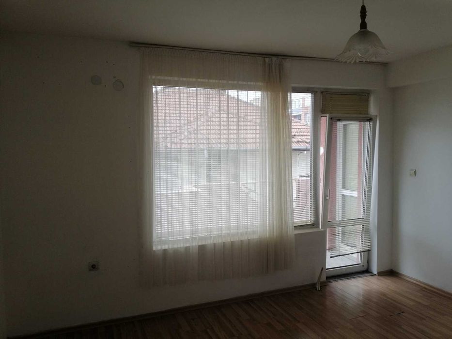 Двустаен необзаведен апартамент, Под наем, кв. Вароша