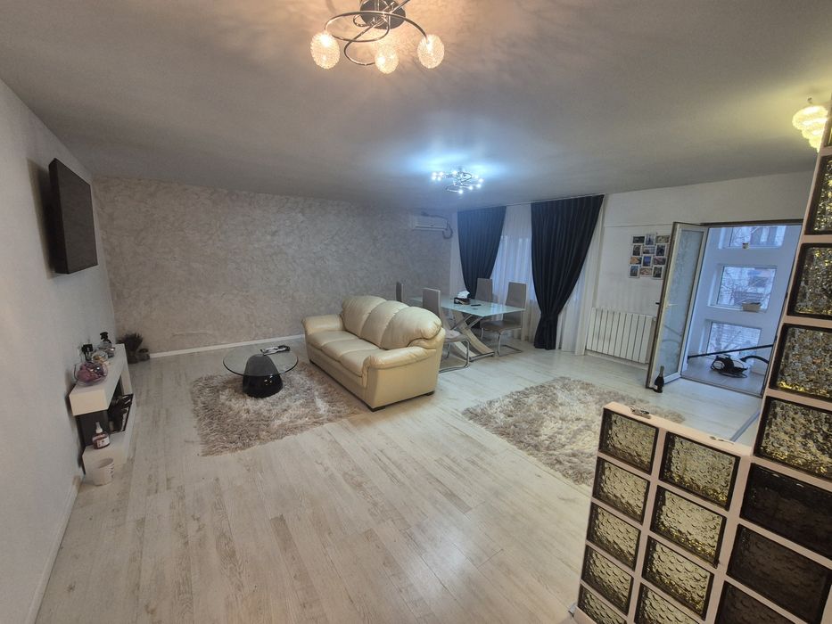 Apartament de vanzare 3 camere - Targoviste Micro 3- str. Constantin Brancoveanu nr 70