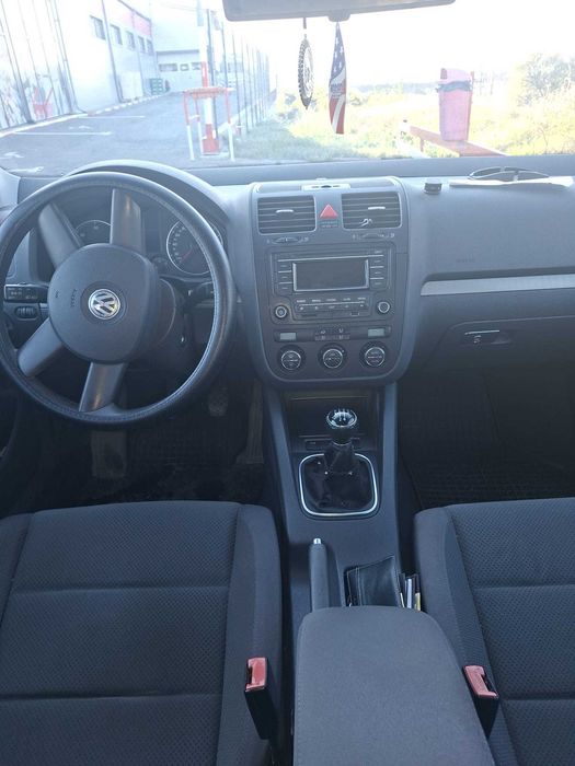 Volkswagen Golf diesel, 2.264 € — imagine 4