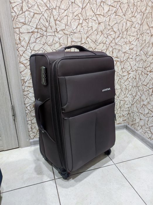 Продам чемоданы.