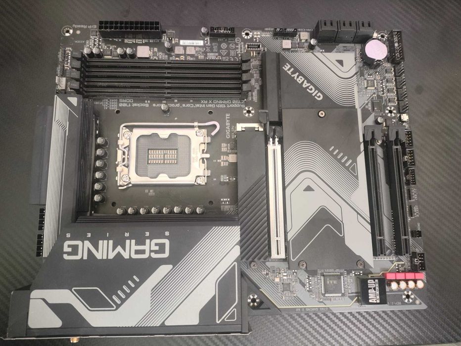 Placa de baza Gigabyte Z790 Gaming X AX