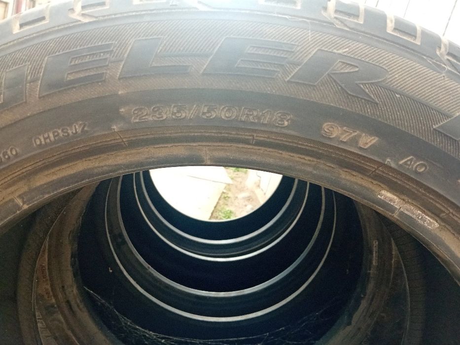 Vând set 4 anvelope de vară 235 50 18 Bridgestone în stare buna