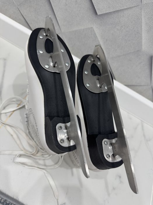 Продам коньки фигурные Sport