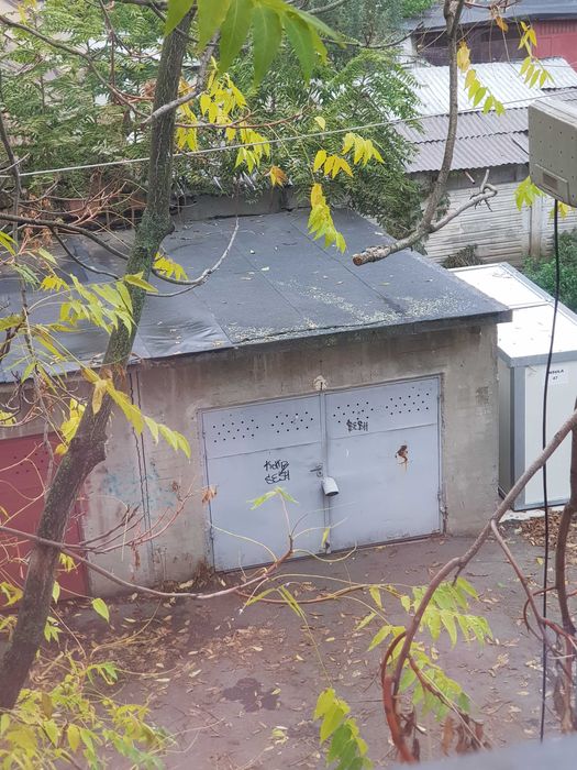 Vand garaj in spate bloc