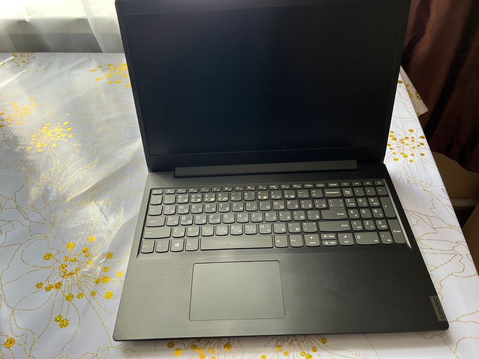 Ноутбук          lenova