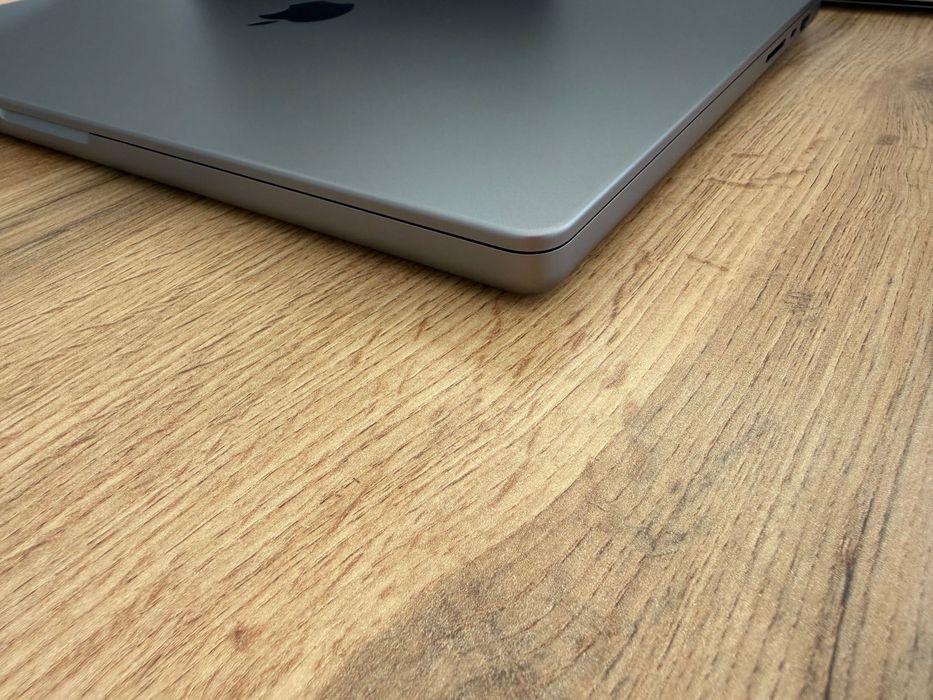 НОВ MacBook Pro 16" M2 MAX 12-Core CPU, 38- Core GPU, 32GB RAM, 1TB SSD