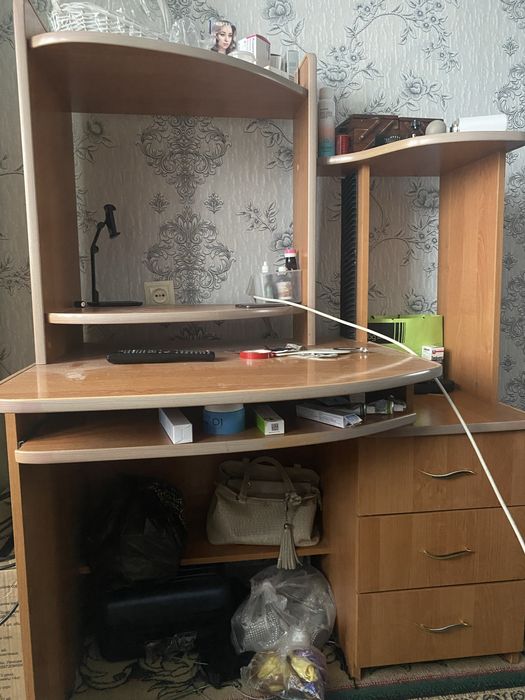 Продаю компьютерный стол