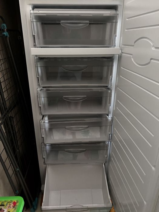 Продам морозильник Атлант срочно