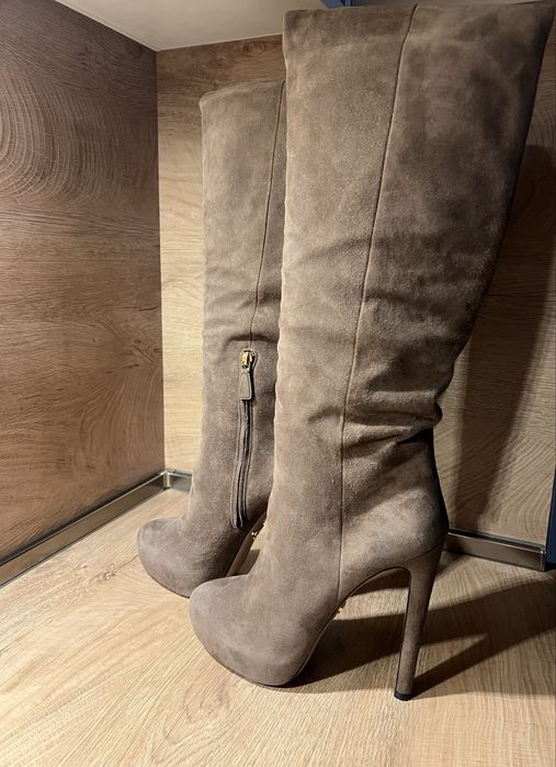 Prada ботуши на висок ток