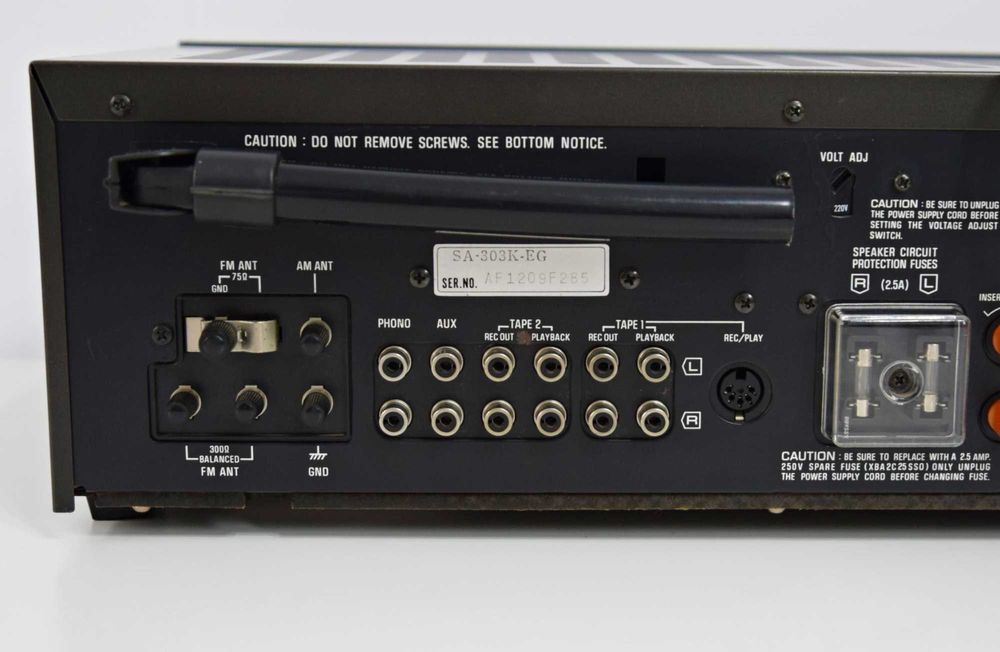 Amplituner Technics SA-303, amplificator