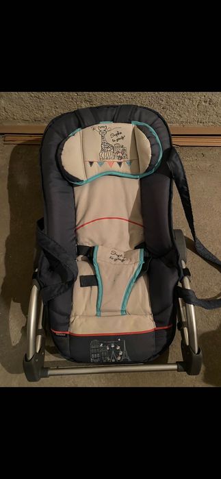 Бебешки шезлонг с играчки