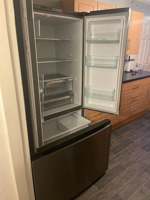 Hisense Американски Хладилник с Фризер