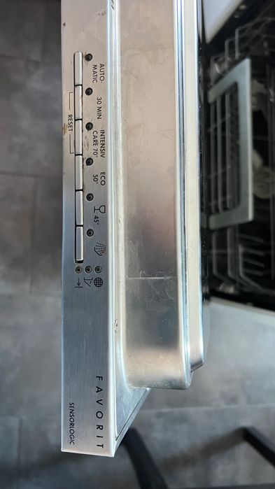 AEG съдомиялна за