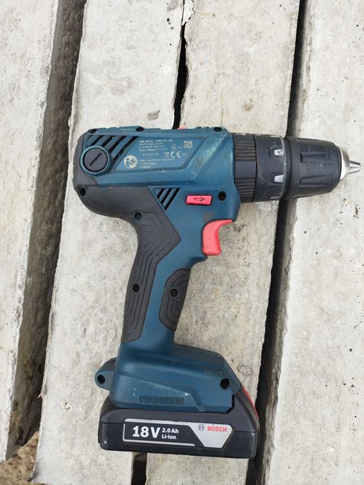 Vînd filetanta bosch cu percuție.