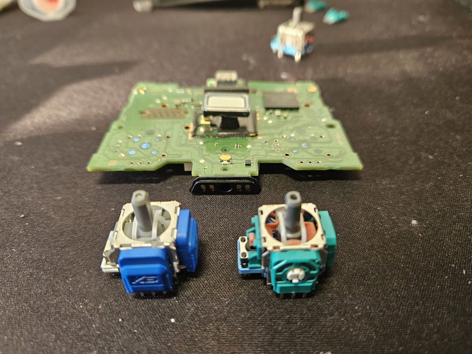 Reparatii controller PS5 PS4 Xbox Stick Drift, TMR, Potentiomentru, Analog.