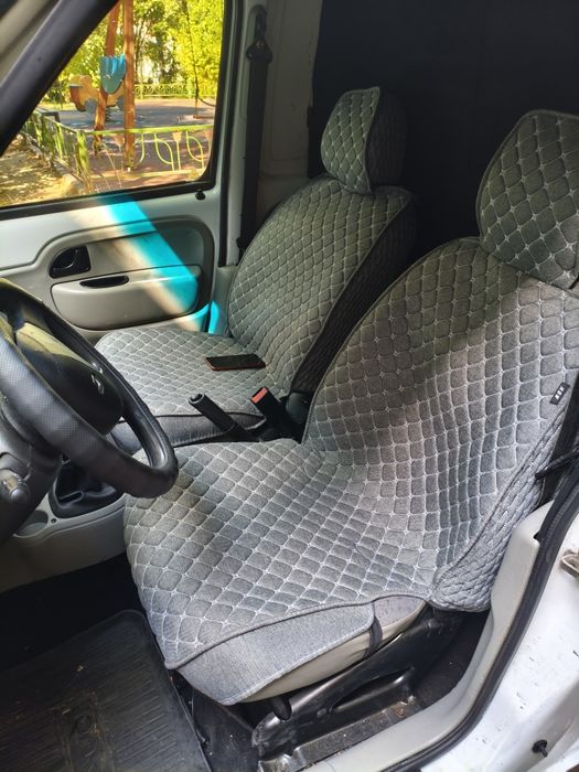 Продам автомобиль Renault Kangoo.