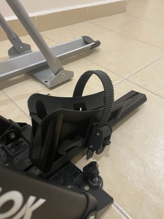 Багажник за колело за покрив на кола.