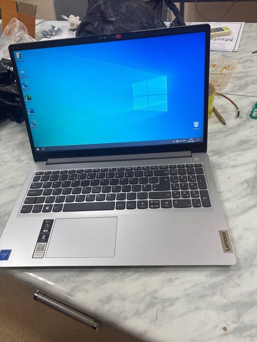 Lenovo Noutbook sotiladi
