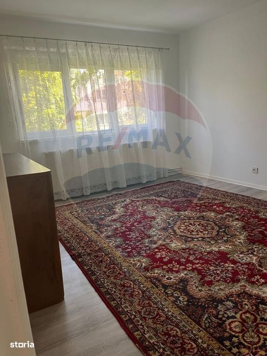 Apartament cu 3 camere de închiriat în zona Cetatii
