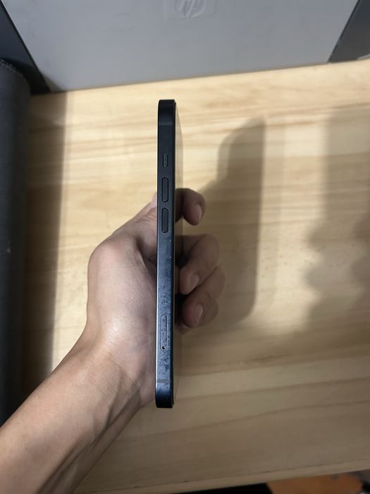 Продам Iphone 13