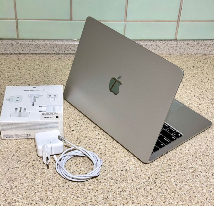 MacBook air M3 (512gb) like new