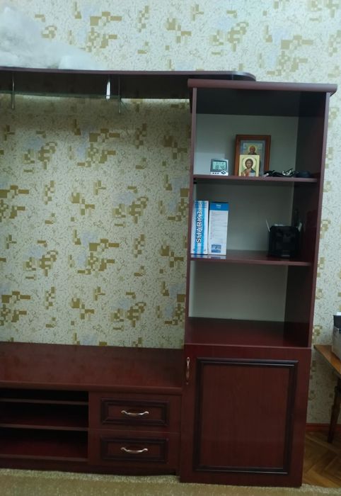 Горка для гостиной, с тумбой для телевизора.