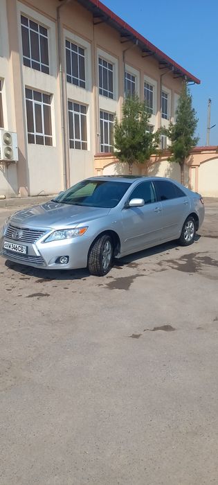Toyota camry sotildi