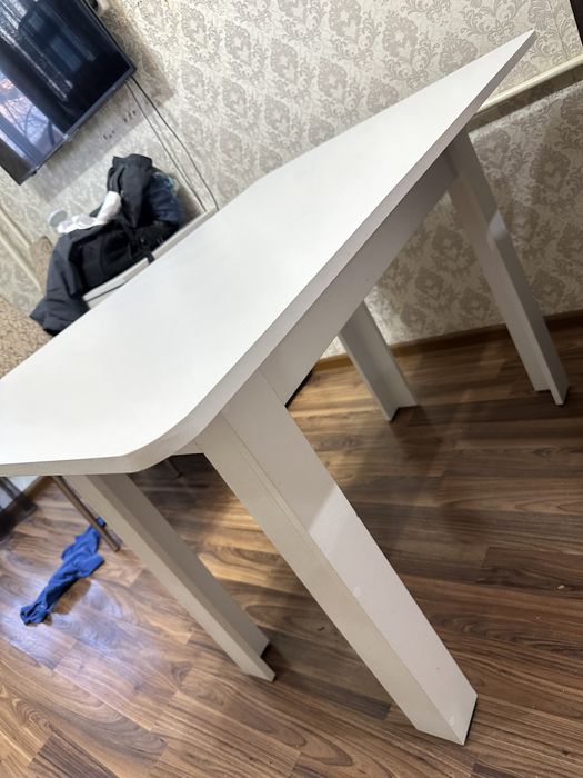 Продам стол в хорошем состоянии обеденный