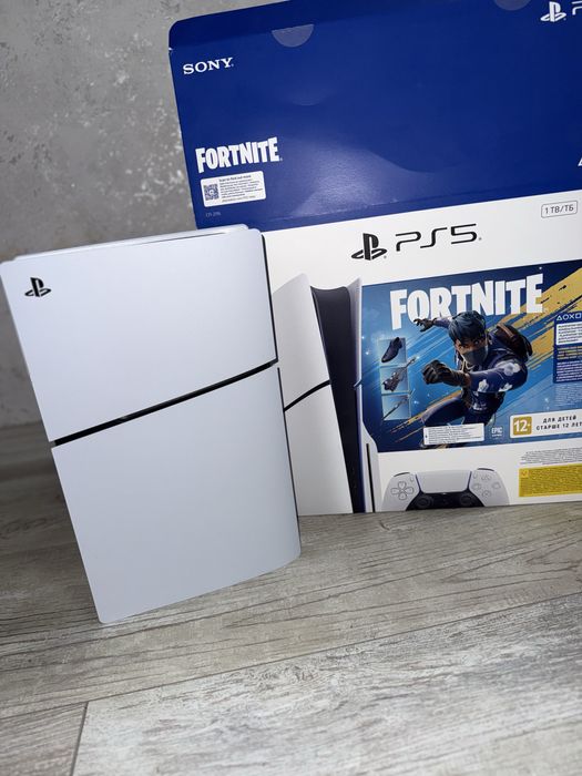 PlayStation 5 като нов + UFC 5 & FC26 + Fortnite bundle