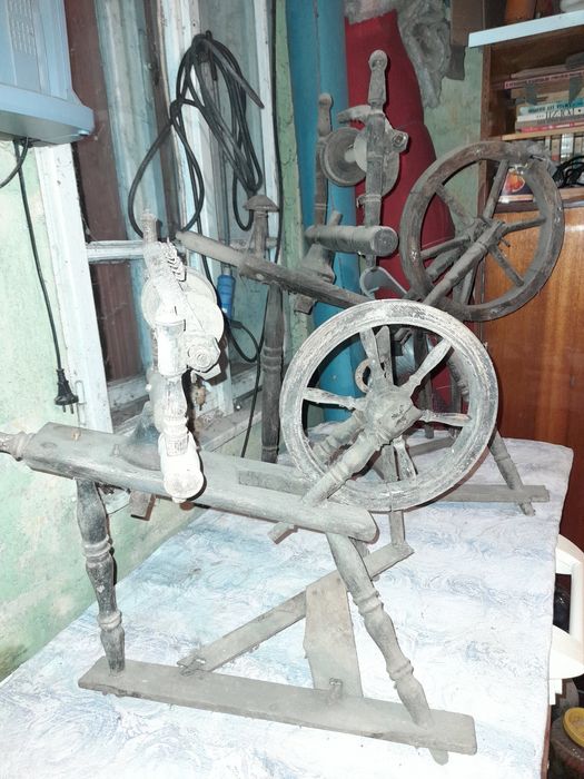 Mașină de tors mare și mică