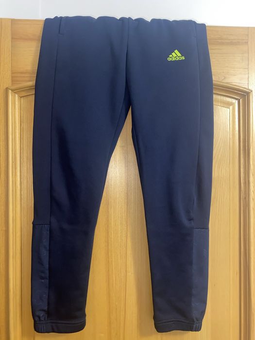 Compleu adidas,mărimea 11,12 ani!