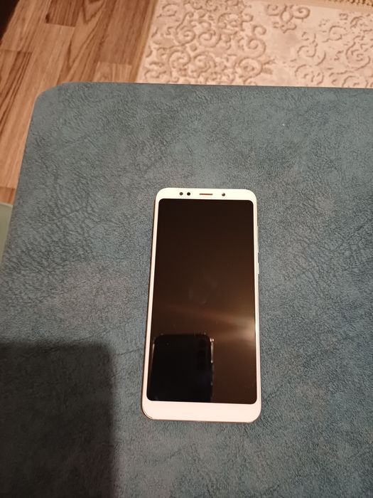 Срочно продам .одни руки Redmi 5 plus