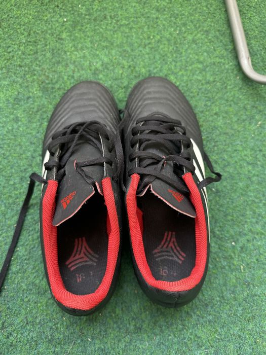 Футболни обувки номер 40