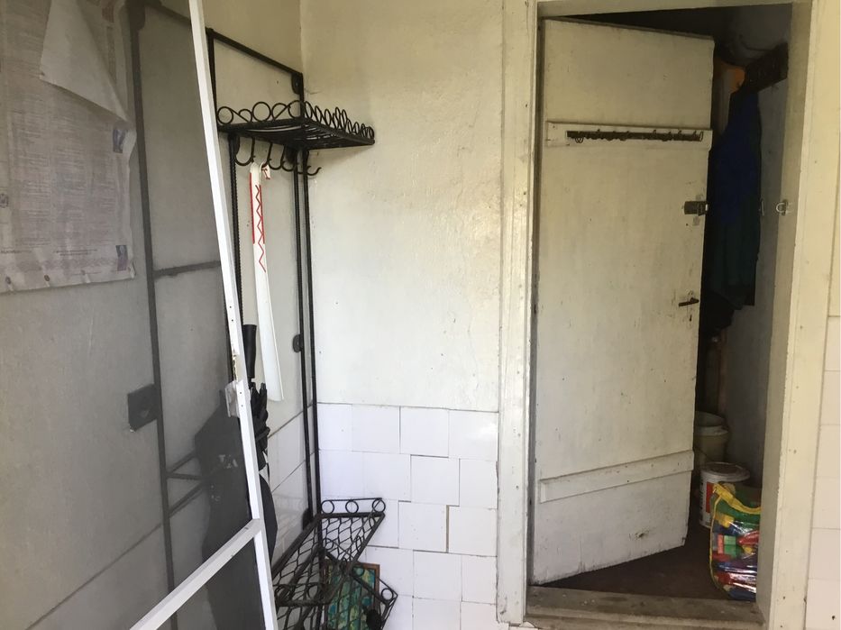 Cuier din fier,asa retro si robinet de apa bun