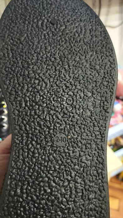 Продам новые ботиночки