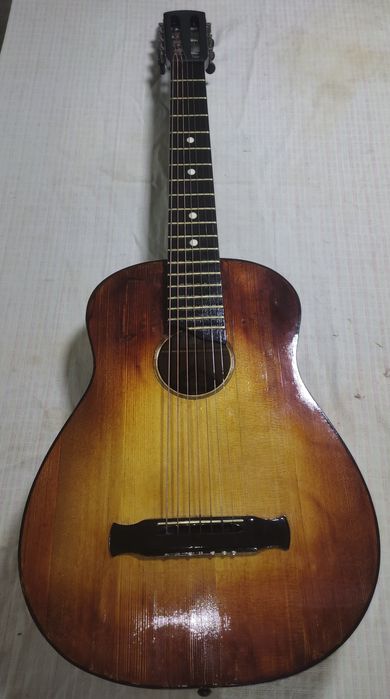 Гитара семиструнная.